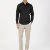 Jednobojna muška košulja slim fit sa likrom model 251 u crnoj boji