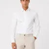 MUŠKA KOŠULJA 1003 bela boja prikaz kada je košulja upasana u pantalone