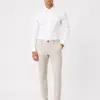 MUŠKA KOŠULJA 1003 bela boja prikaz u kombinaciji sa pantalonama