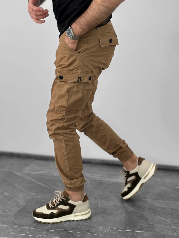 Pantalone sa džepovima 170 u kamel boji, slim fit model, kežual stil, pogodne za svakodnevno nošenje