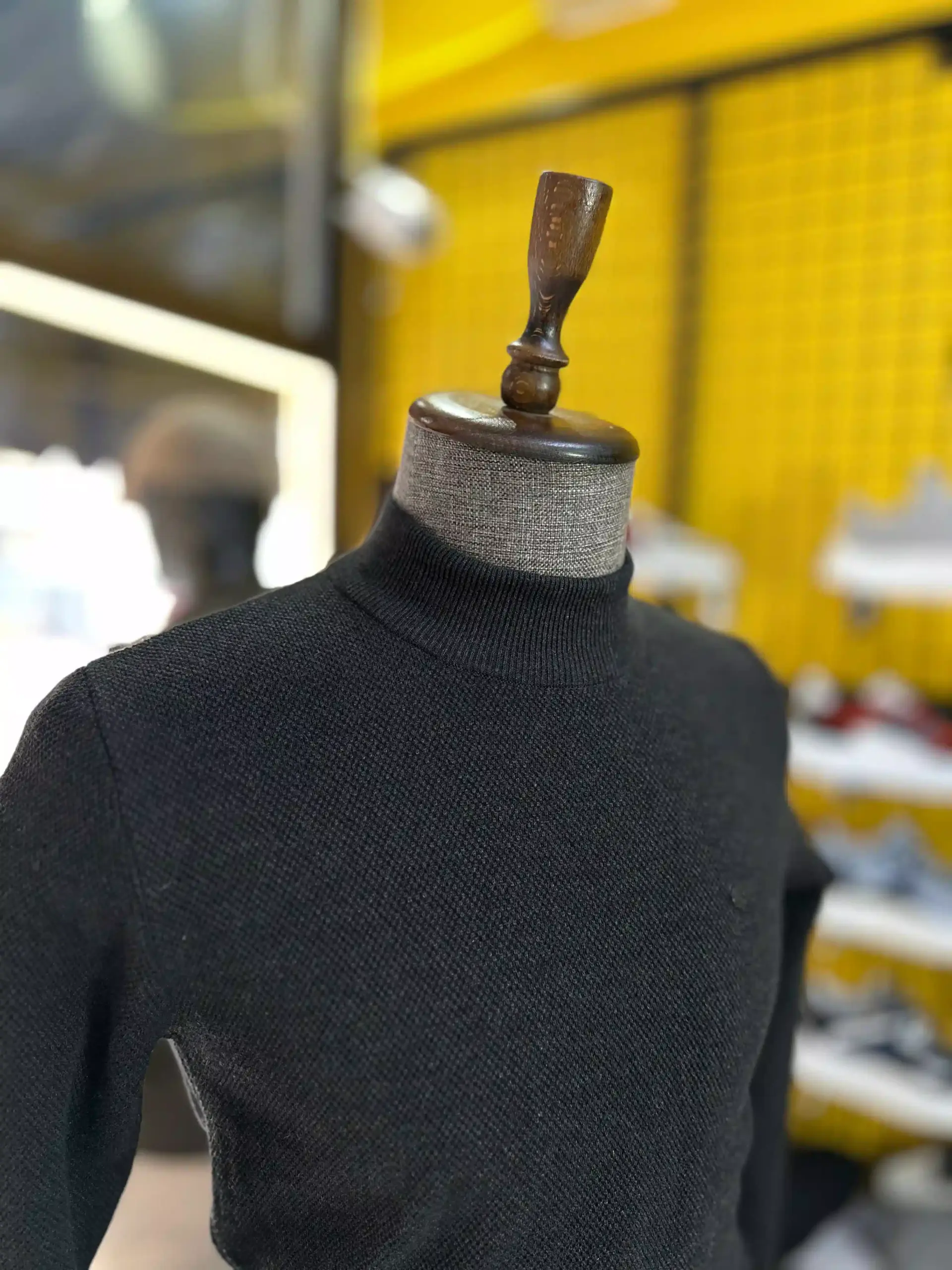 PREMIUM muška polu rolka 241434 u crnoj boji - slim fit model slika strukture
