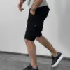 Muske crne bermude sa dzepovima casual cargo stil kombinacija uz crne kozne patike